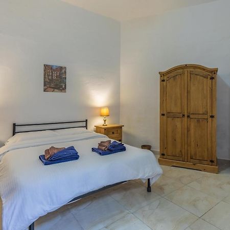 Bormla - Comfortable Two Bedroom Apartment Cospicua Exterior photo